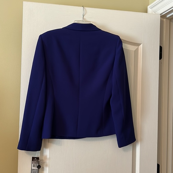 Suit - Picture 2 of 12